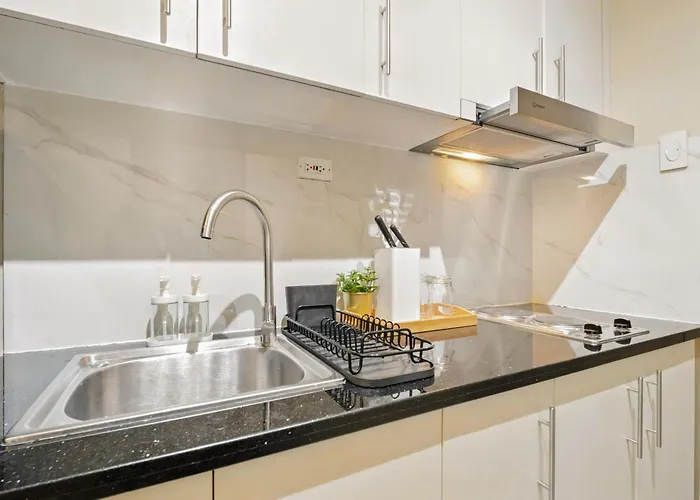 The Sunny Flat At Fame Residences Near Sm Megamall, Shangrila