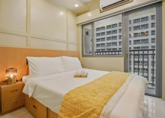 The Sunny Flat At Fame Residences Near Sm Megamall, Shangrila