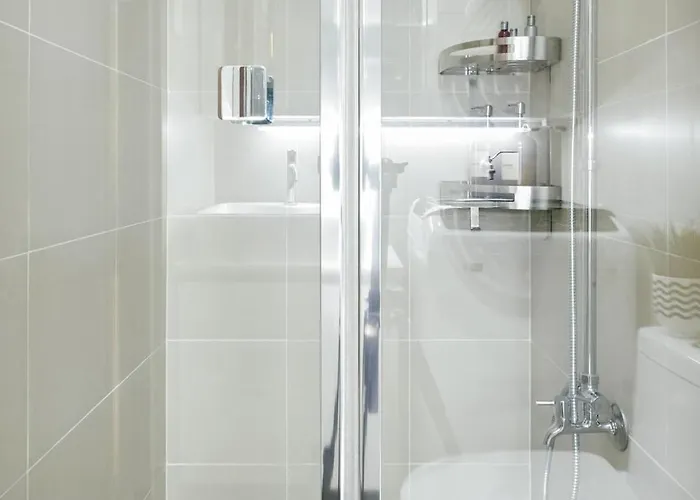 The Sunny Flat At Fame Residences Near Sm Megamall, Shangrila